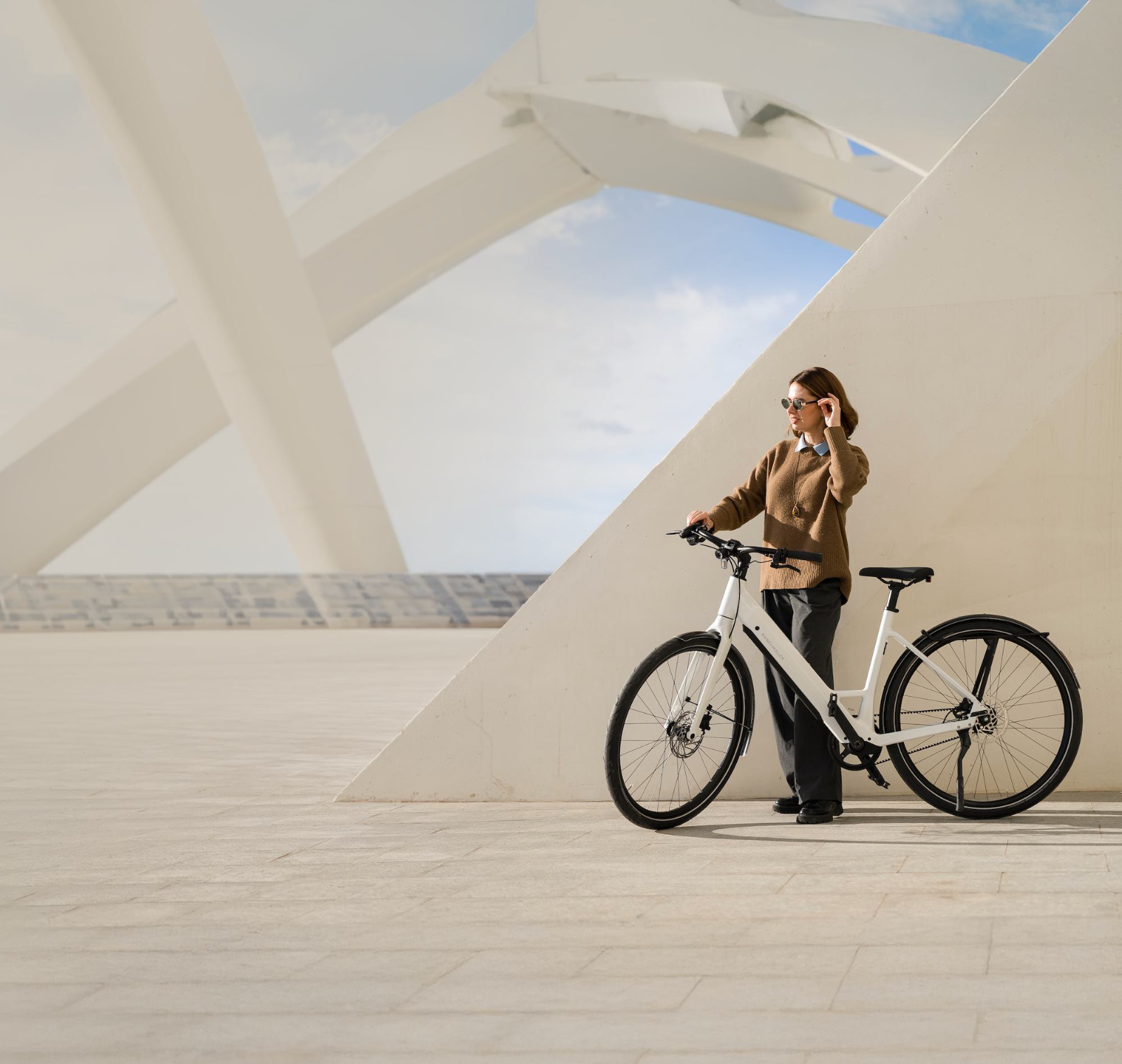 Un rider con una bici Clover en Valencia