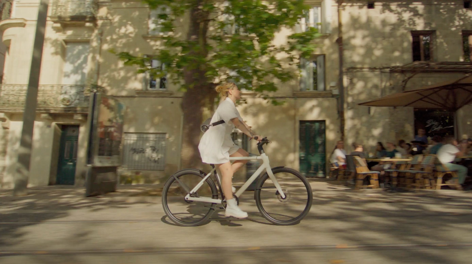 Rodando por Valencia en una e-bike Clover